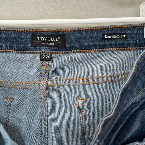 Judy Blue Boyfriend Fit Medium Wash Distressed Jean - Picture 7 of 7